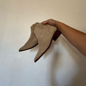 Marc fisher makila Tan Suede Ankle Boots